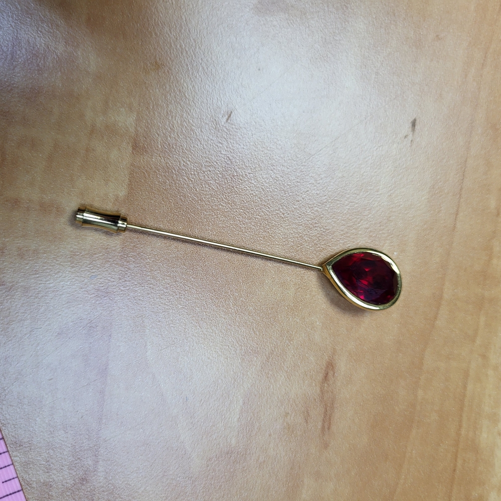 Elegant Gold and Red Teardrop Brooch Pin - Picture 2 of 4